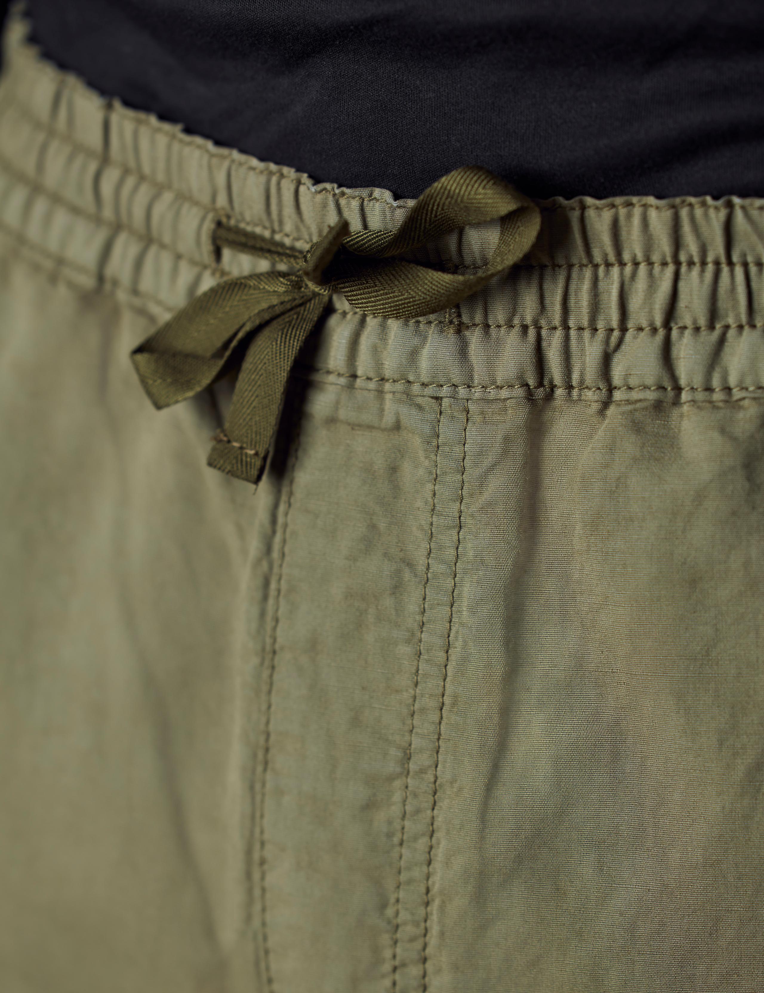 Elastic waistband detail of Highland Drawstring Pant.