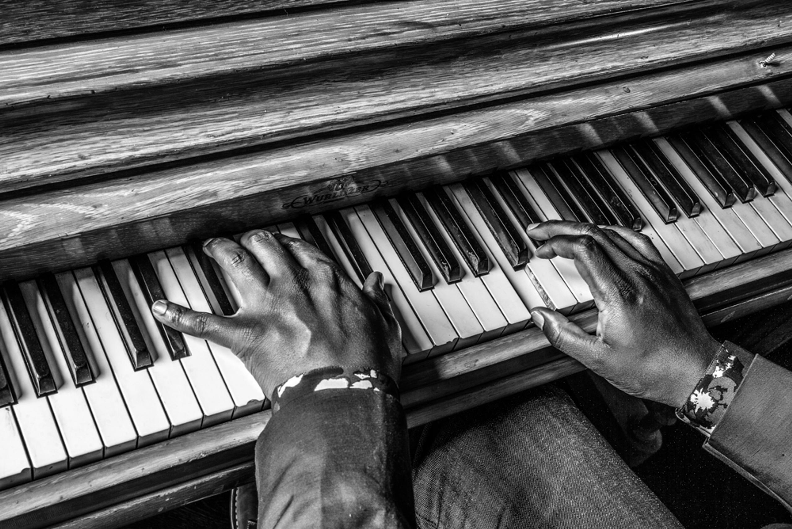 Hands of Sebastian Kole at the piano