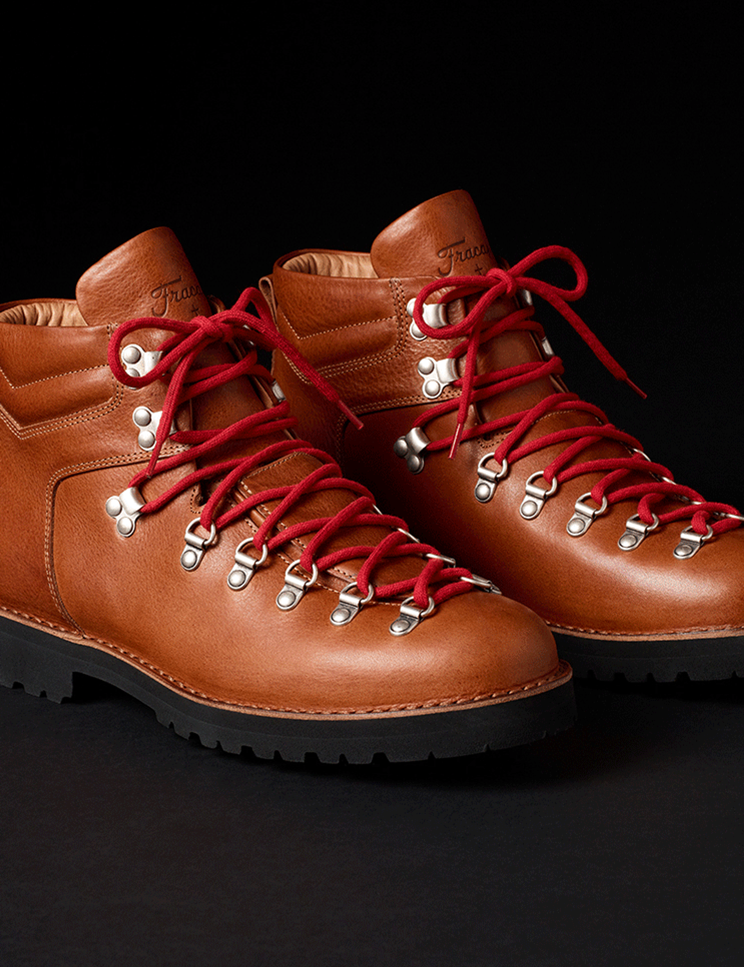 ショートブーツ・ブーティ Dolomite Tread Boots in Black Leather d8a460c810bd71fc3aa700f685115e