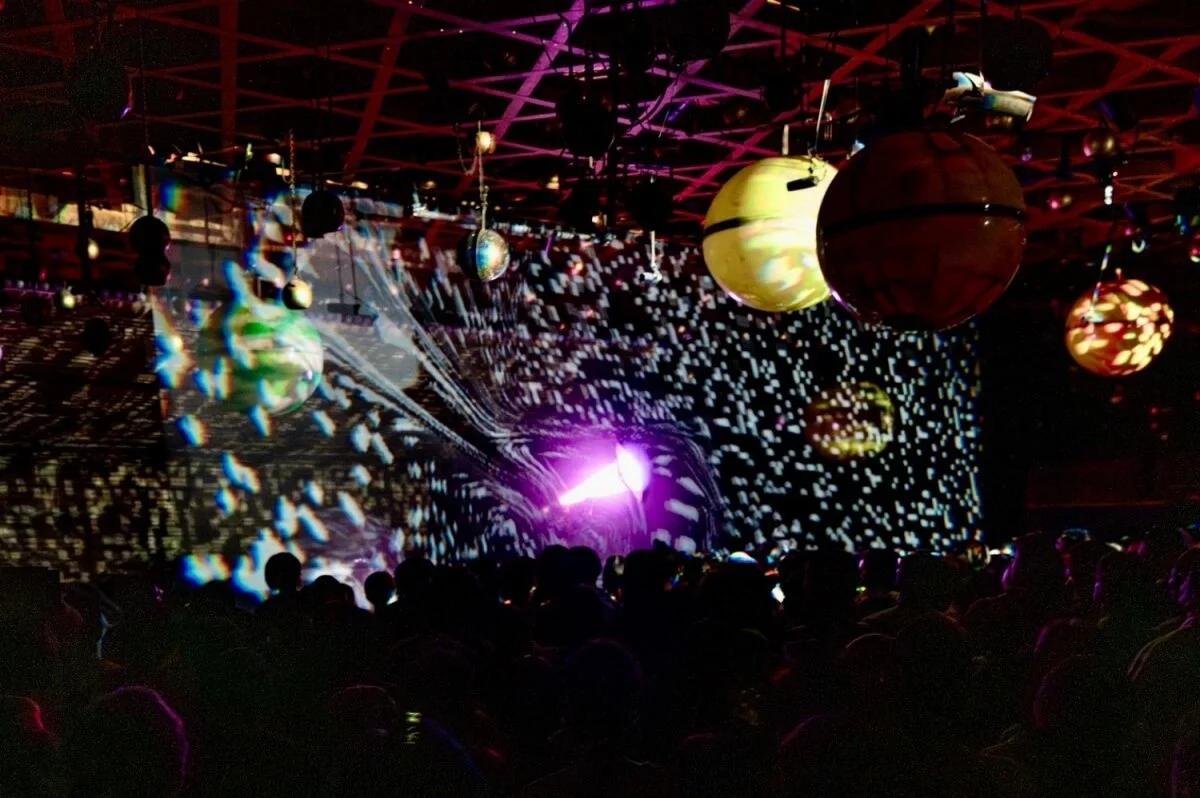 Light vortex at FINALBY( ) show with suspended planets