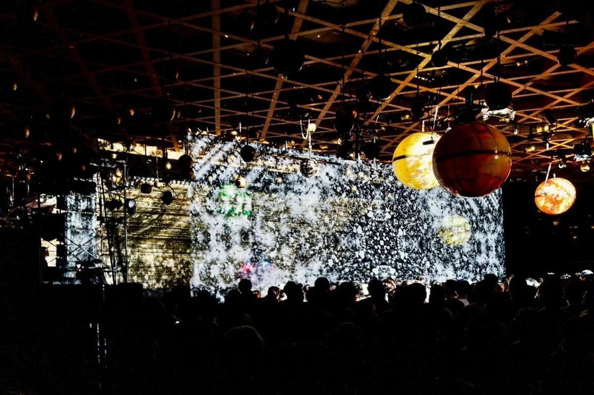 Stellar visuals at FINALBY( ) LIVE in Kabukicho EXPANDED