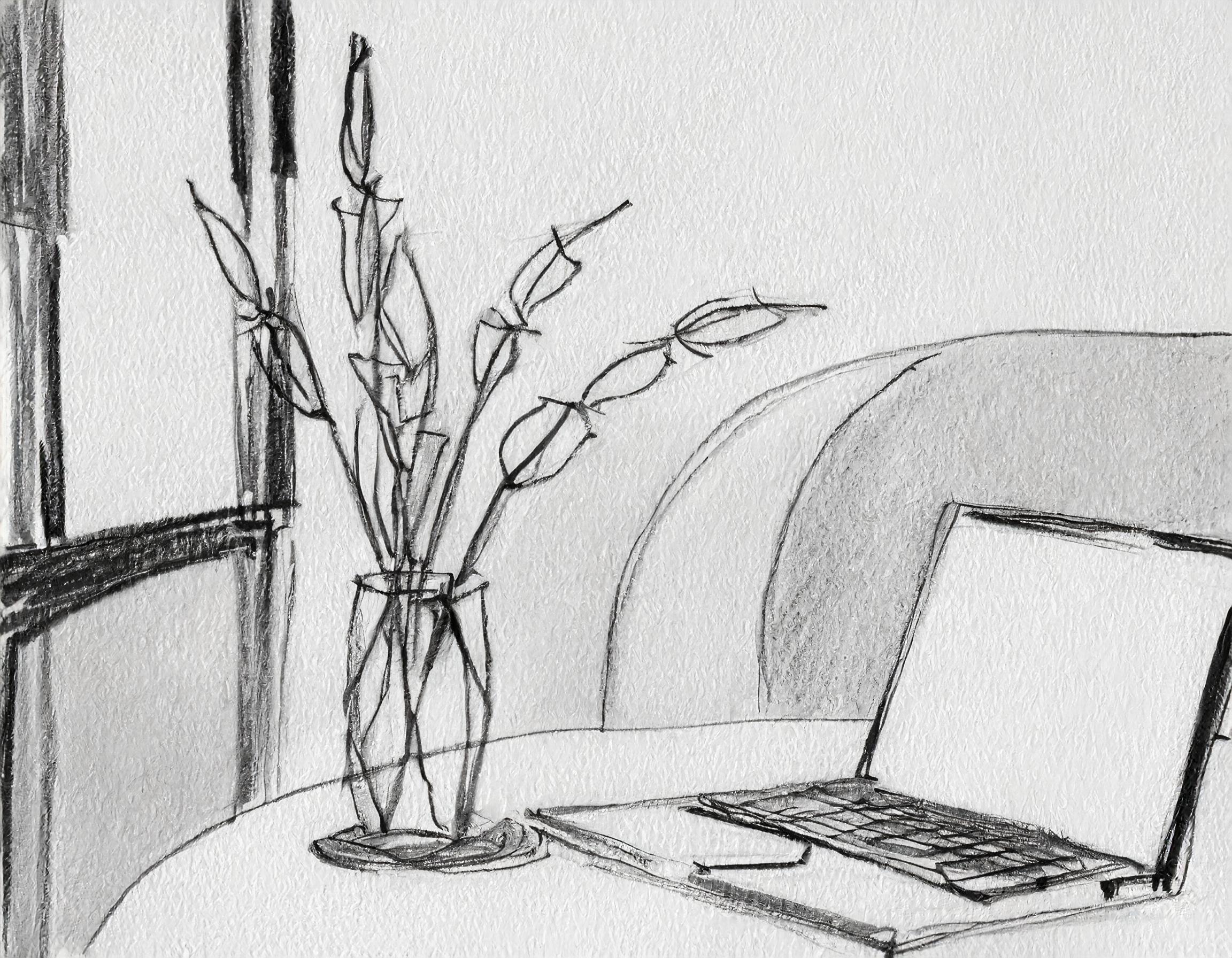 bilde av en pc på et bord med blomster i et glass. I blyanskisse.