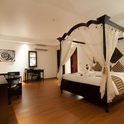 La Rose Suites