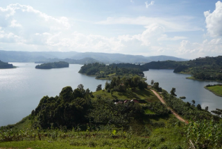 Lake Bunyioni, Uganda