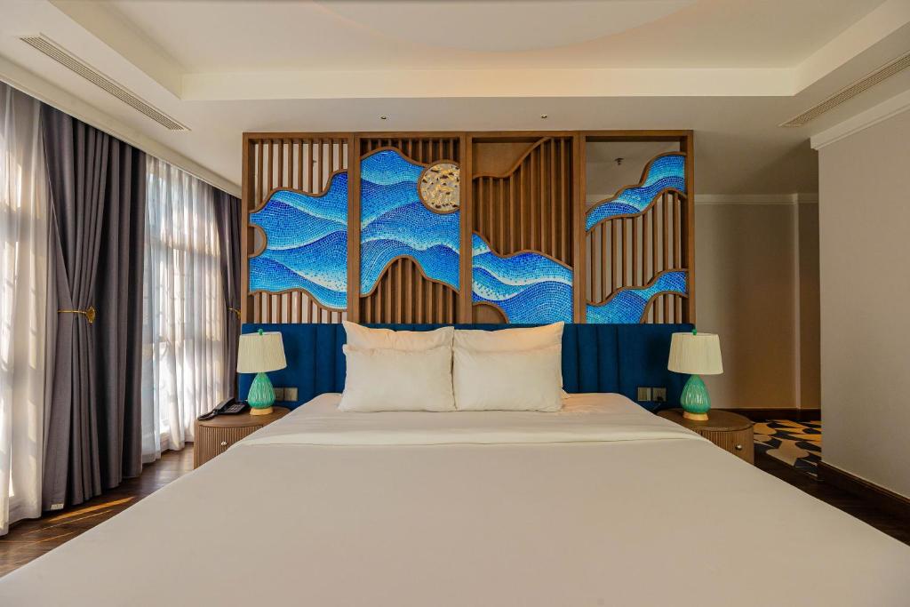 The Moon Boutique Hotel Cat Ba