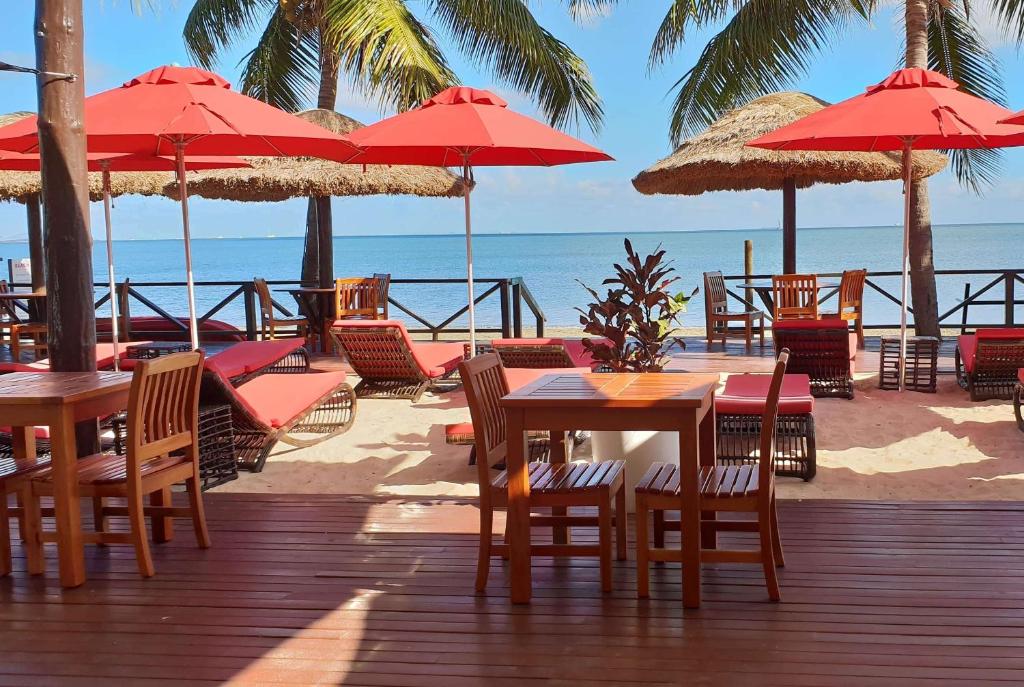 Ramada Suites by Wyndham Wailoaloa Beach