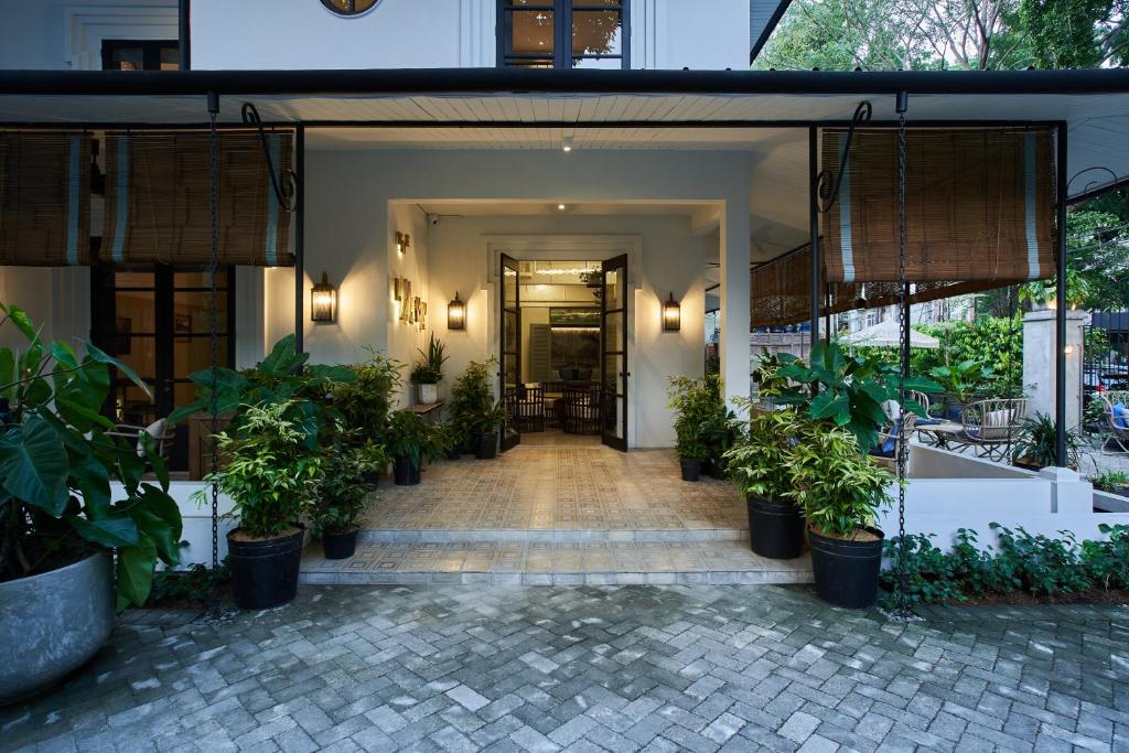Lamandau House