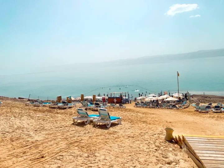 Facilities when swimming at the Dead Sea