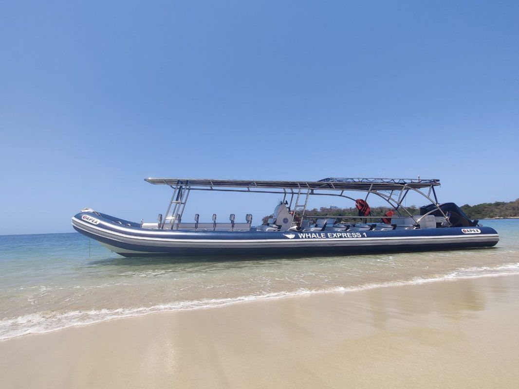 Las Perlas Tour de Día Completo - Dos Hermosas Islas