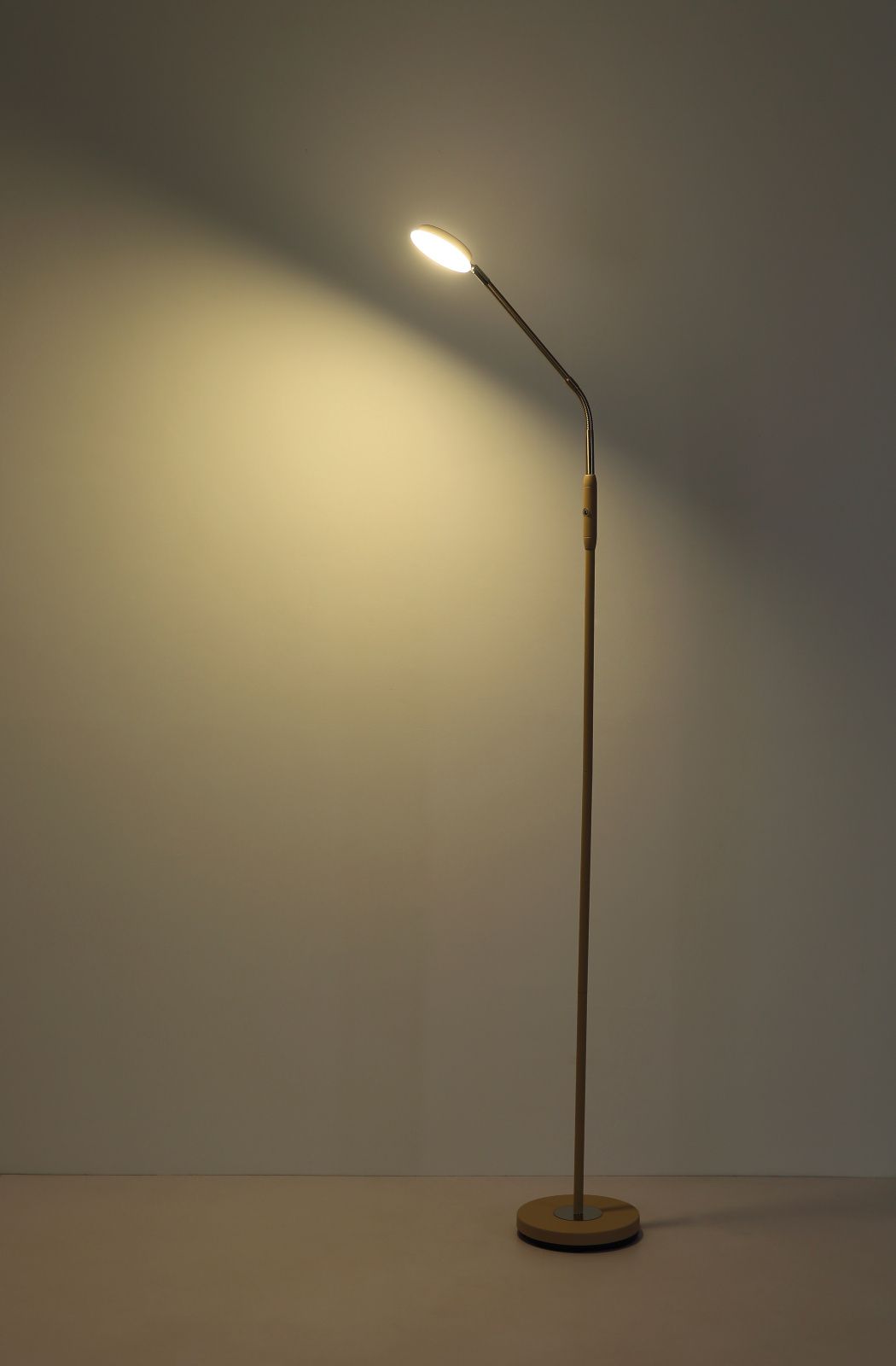GLOBO SILVIO 58504SSA stojanová lampa