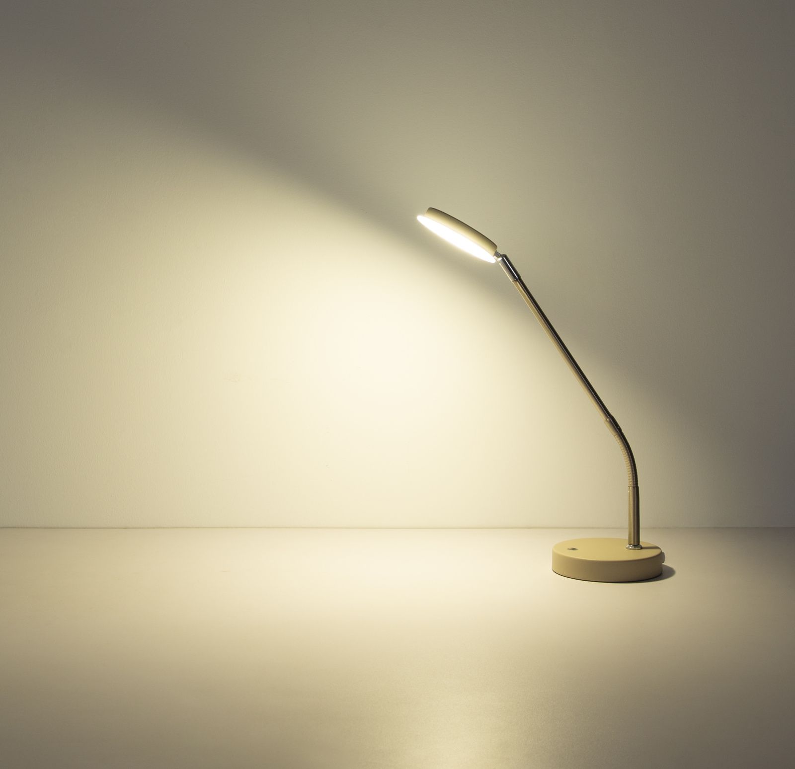 GLOBO SILVIO 58504TSA stolová lampa