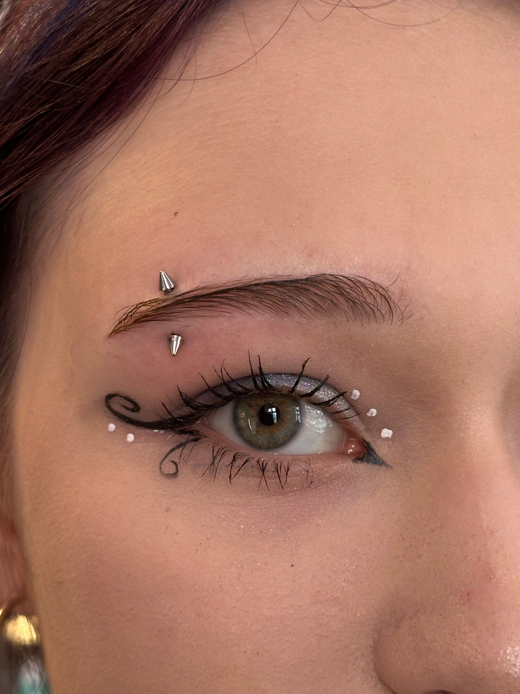 Piercing obočia