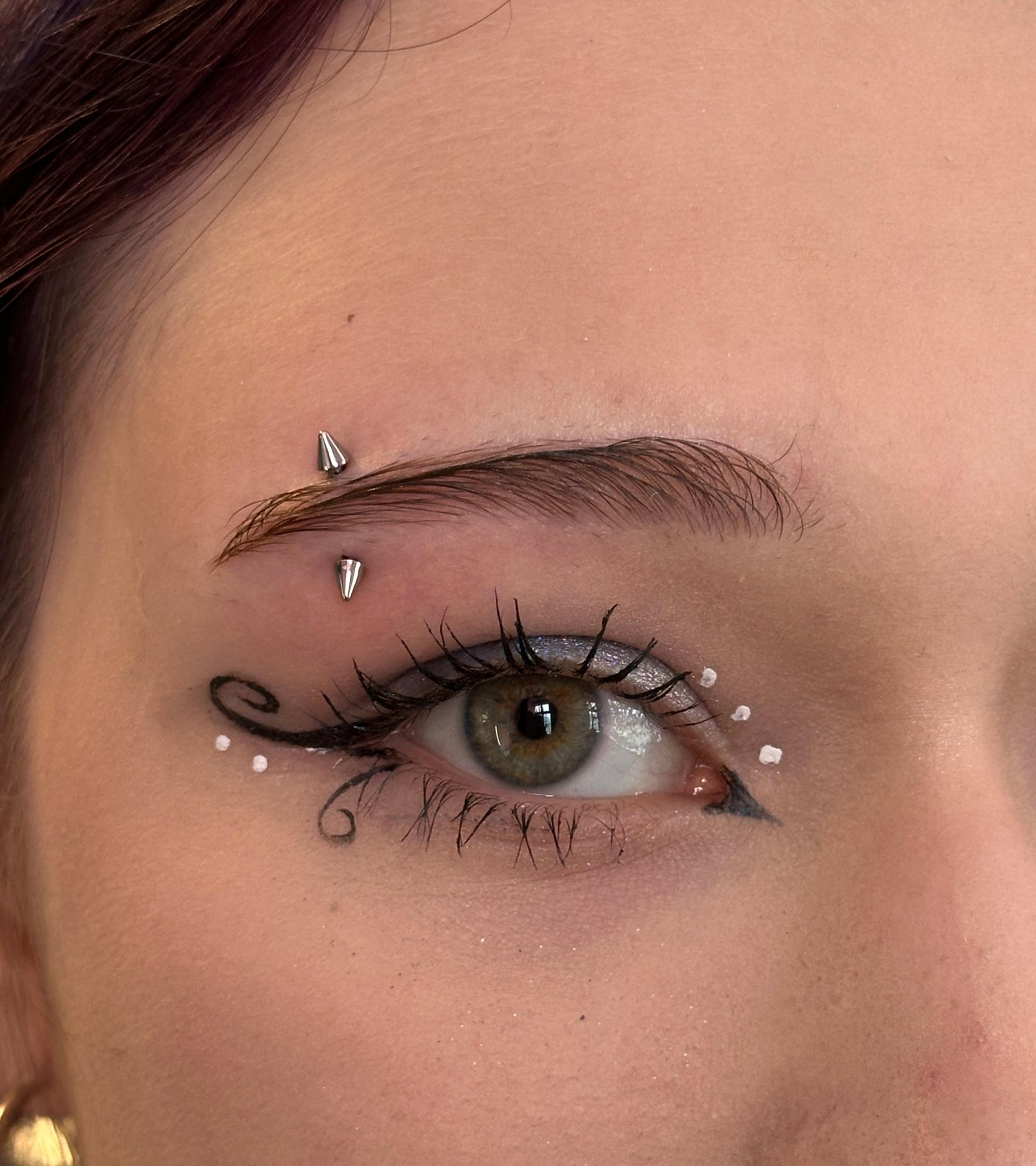 Piercing obočia