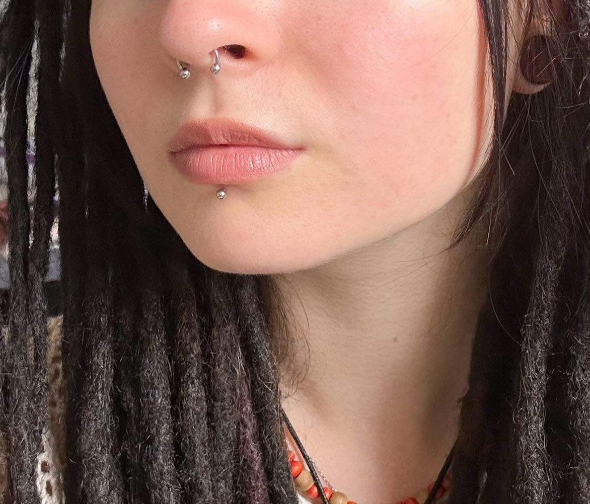 Nostril a piercing pery