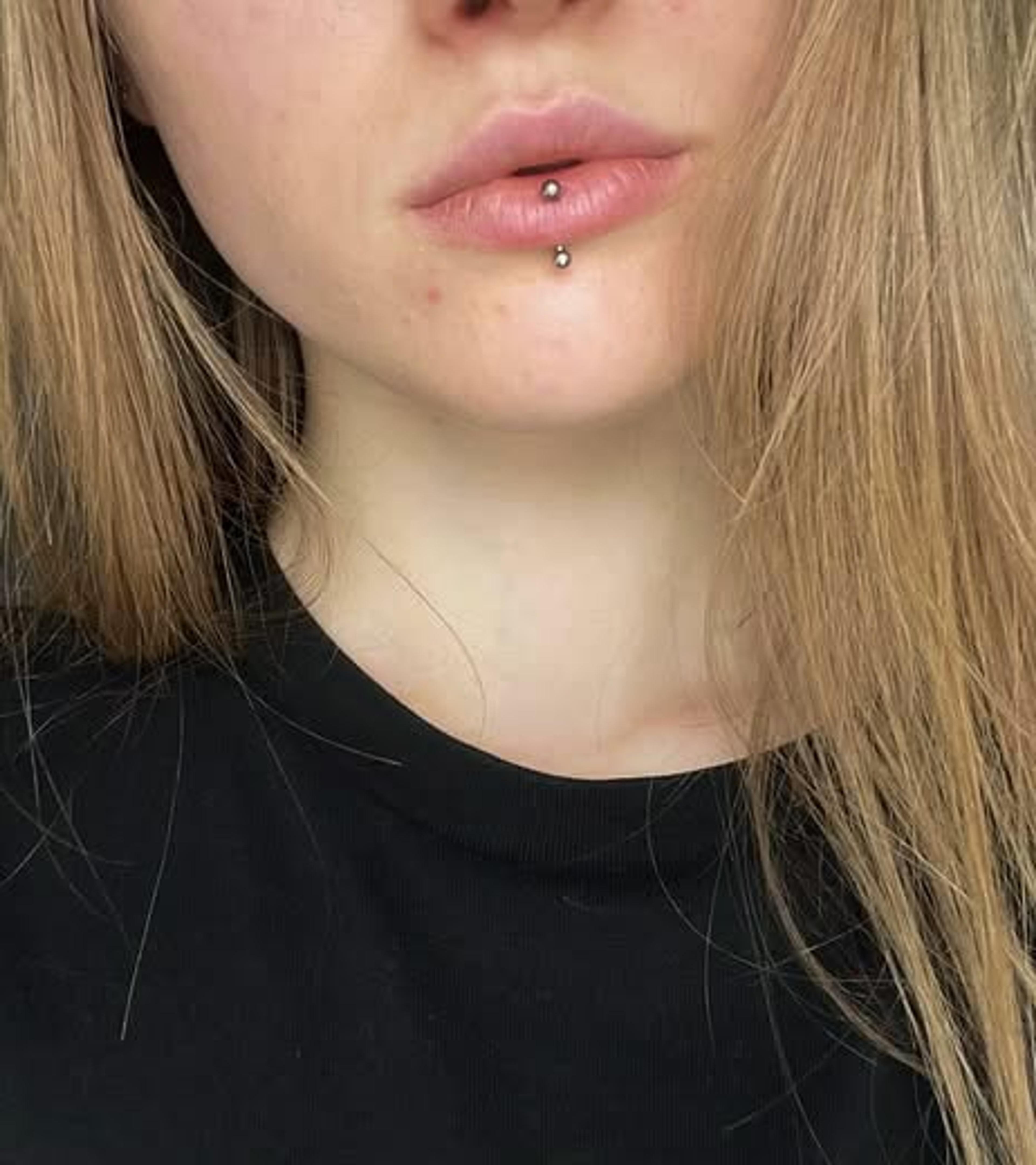 Piercing hornej pery