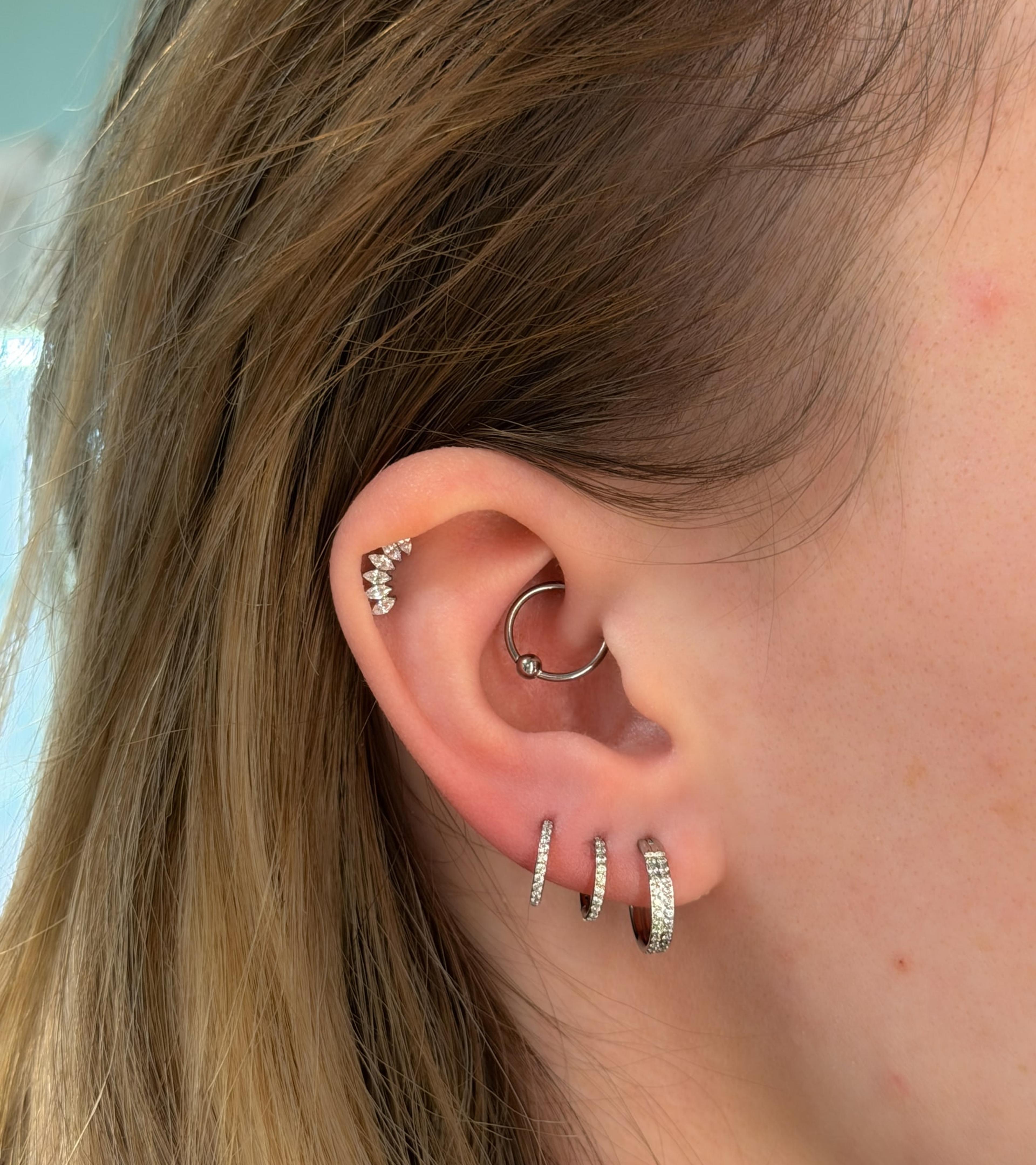 Daith, helix a piercingy laloka