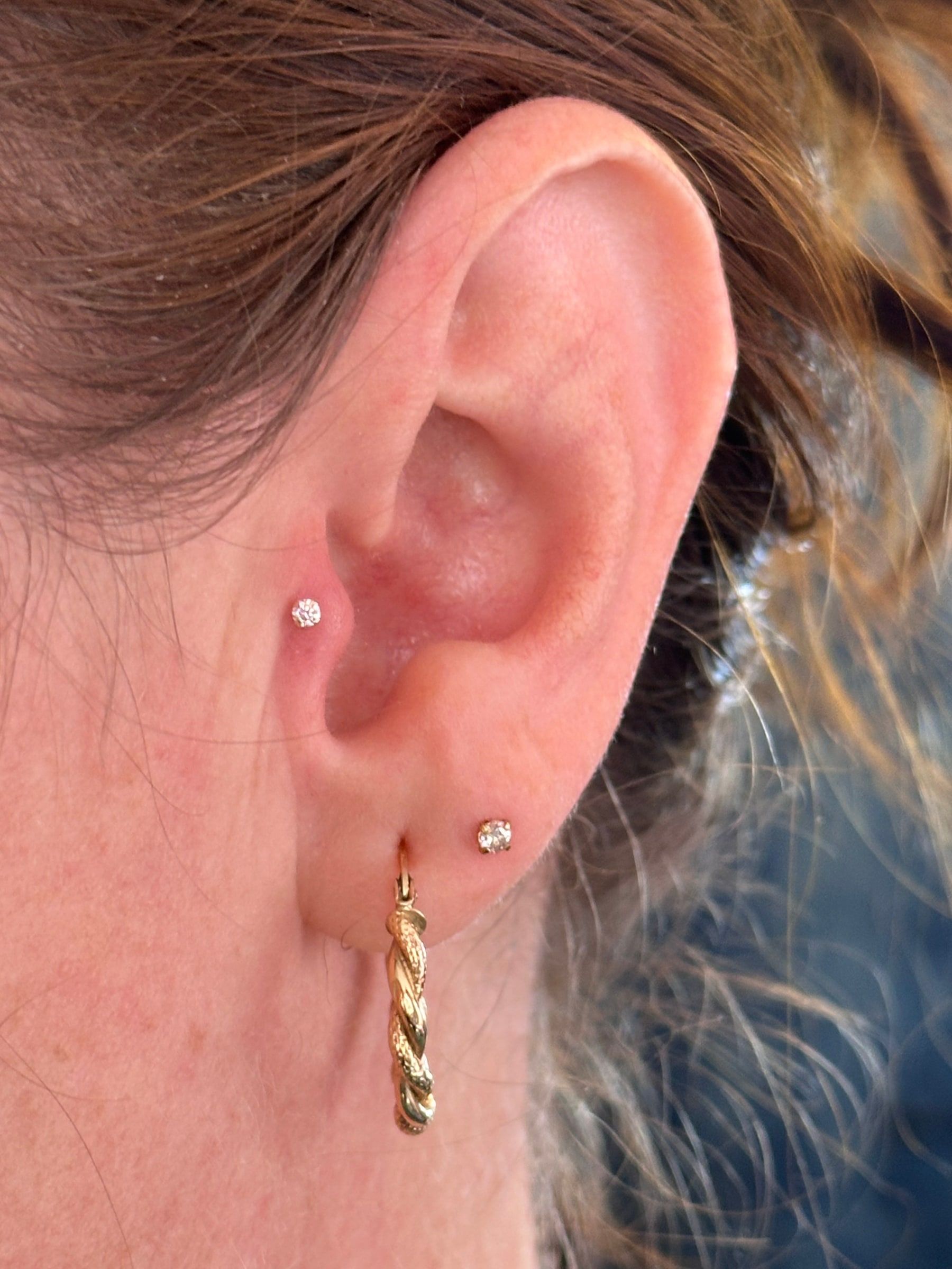 Tragus a piercingy laloka