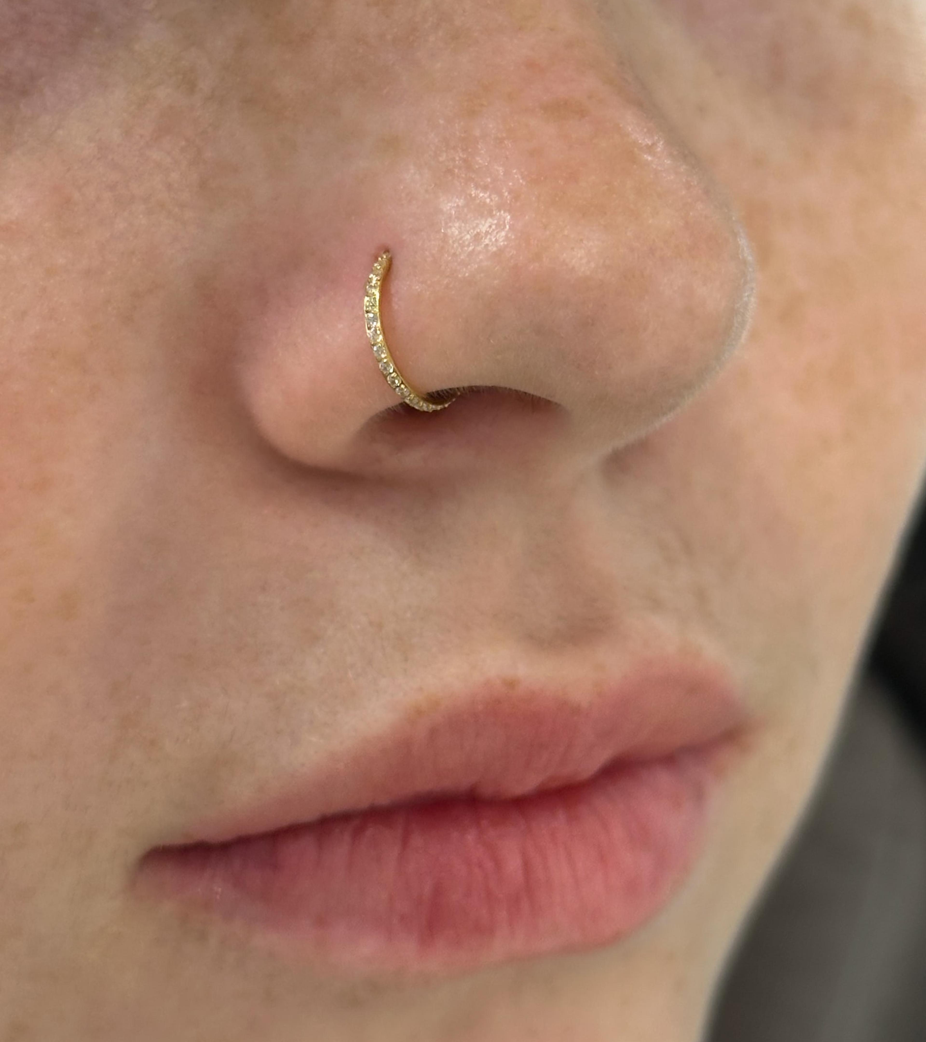 Nostril so zlatým krúžkom