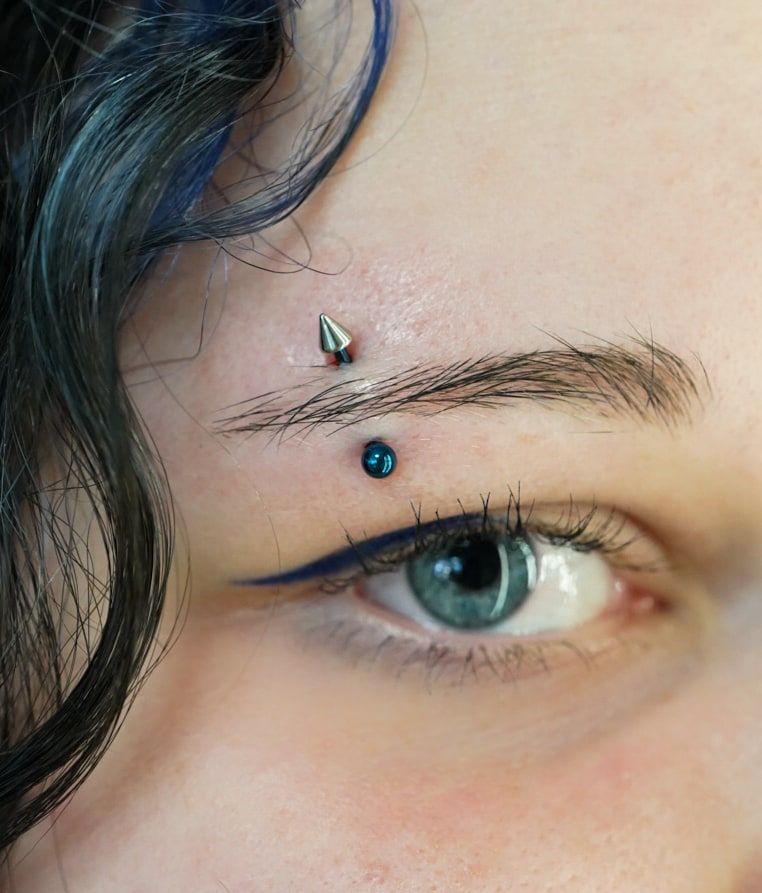 Piercing obočia