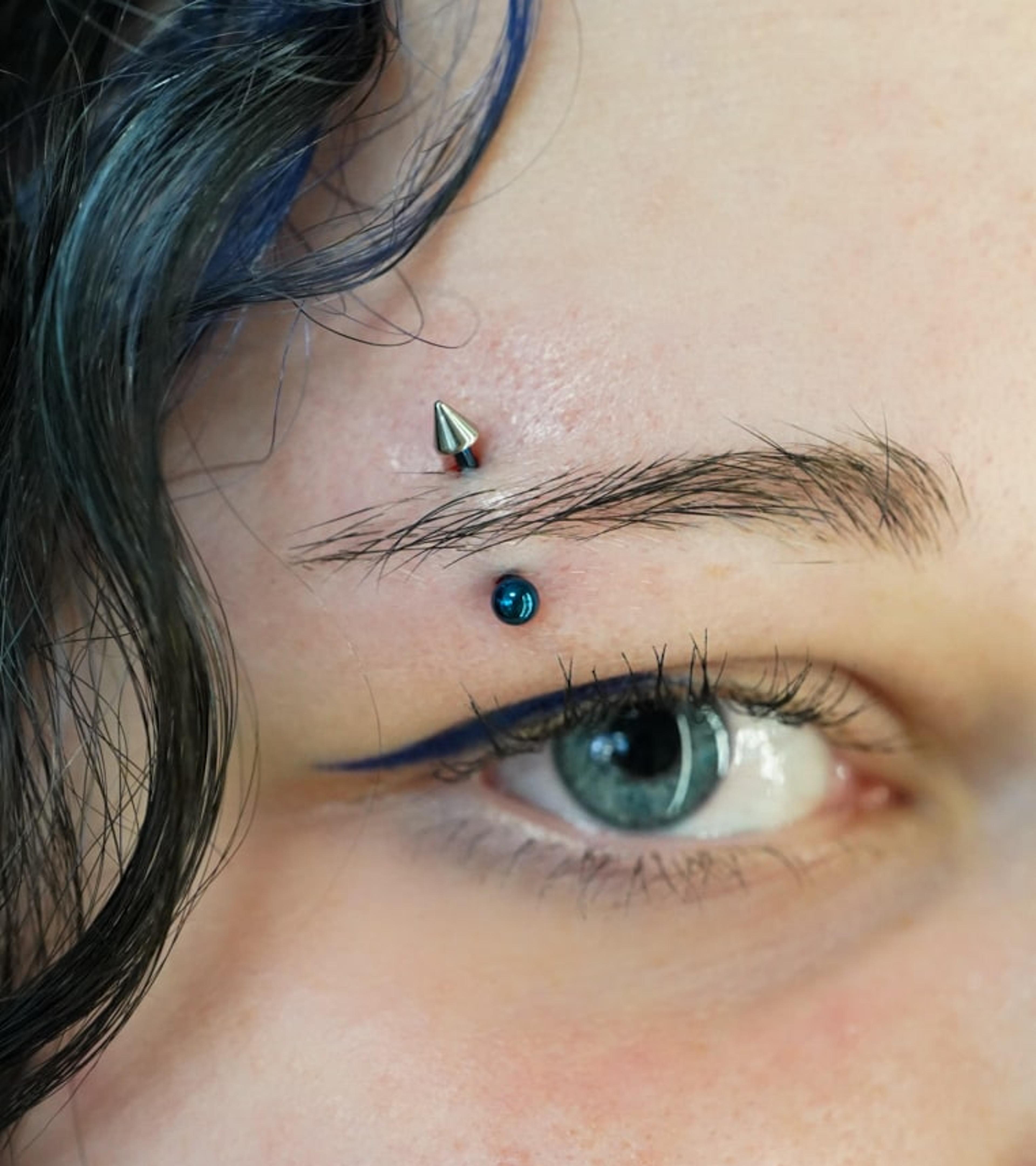 Piercing obočia