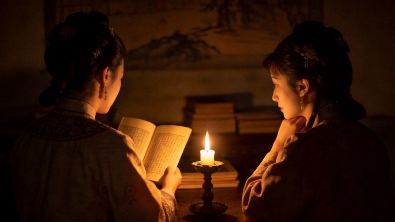 以《紅樓夢》人物關係圖為主視覺的封面設計，畫面呈現多個角色節點與連線，並對比 Claude 生成 FigJam 與 Pencil.dev 兩種 AI 工具的圖表風格與介面