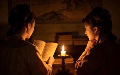 以《紅樓夢》人物關係圖為主視覺的封面設計，畫面呈現多個角色節點與連線，並對比 Claude 生成 FigJam 與 Pencil.dev 兩種 AI 工具的圖表風格與介面