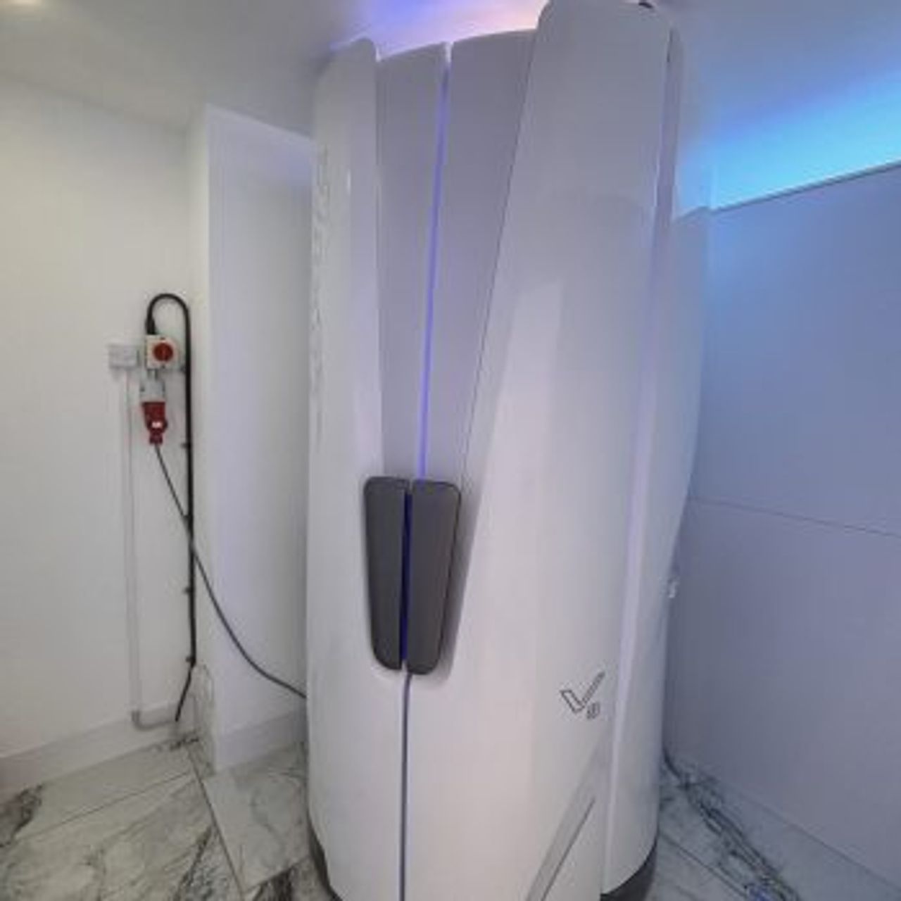Luxura V8