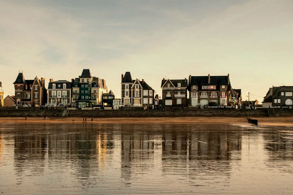 Brittany houses in front of the beach