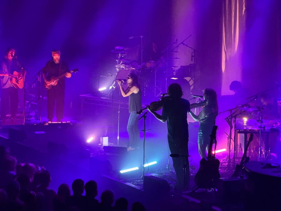 Beth Gibbons singing in the middle, guitar and bass on the left, two violins on the right