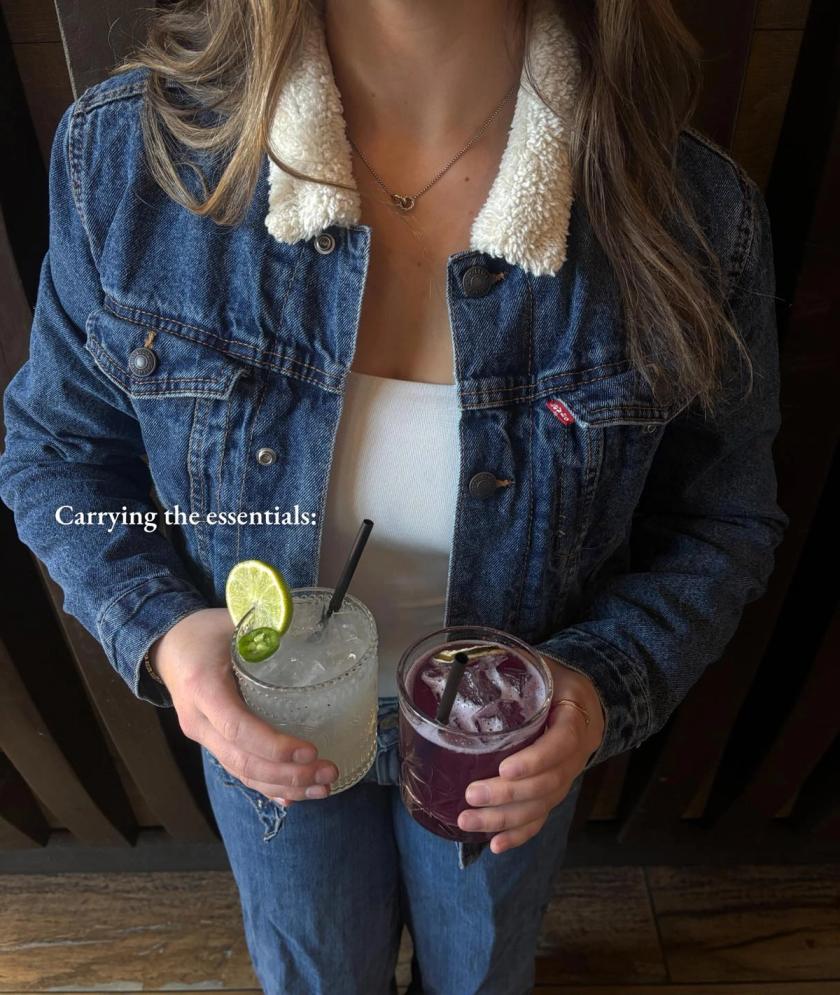 Hands full, worries gone 🍸 🍹