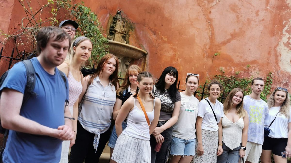 Elevene på rekke og rad.