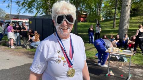 Lærer med mel i fjeset