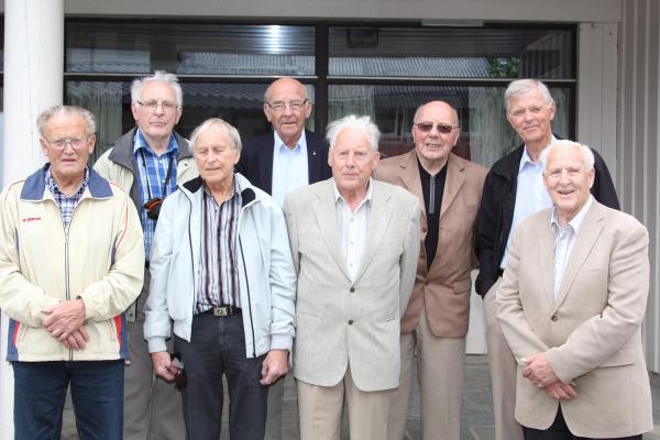 Klassebilde med elever som var 60-årsjubilanter i 2013.