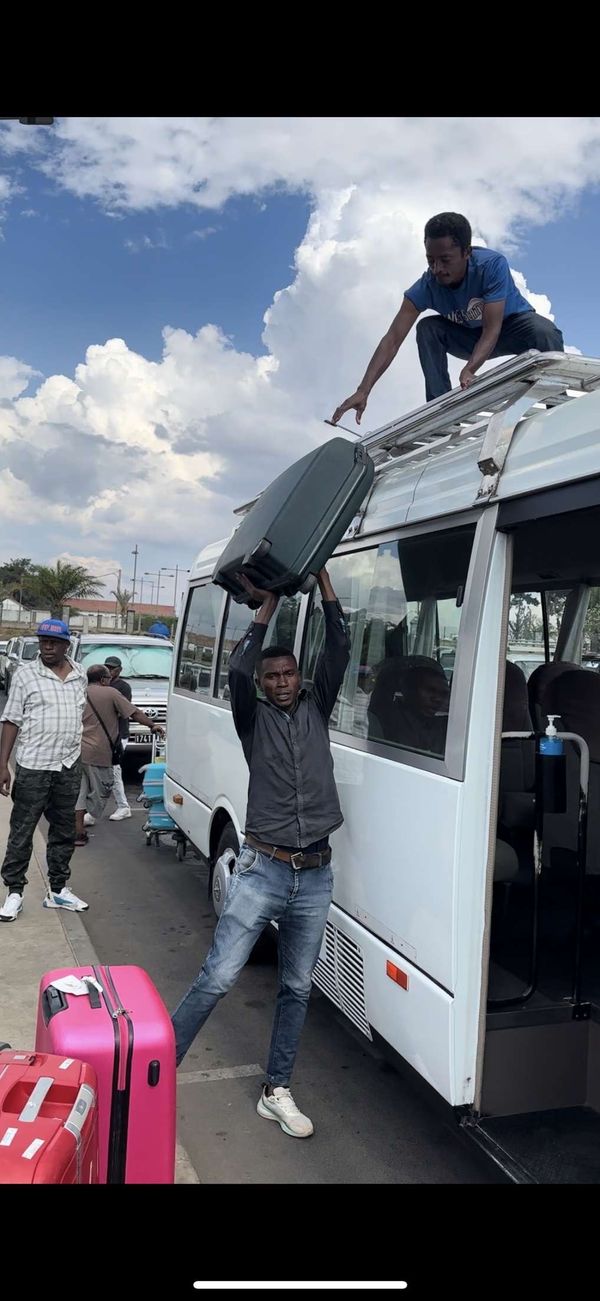 Lasting av buss på Madagaskar