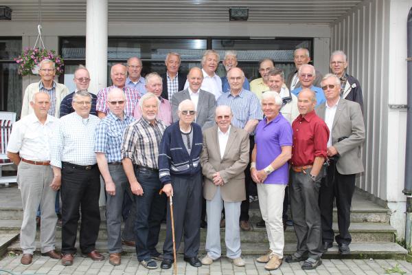 Klassebilde med elever som var 50-årsjubilanter i 2013.