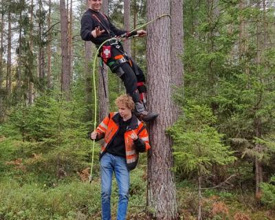 Øving på å klatre i trær uten grener