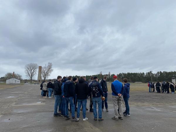 Besøk i konsentrasjonsleir