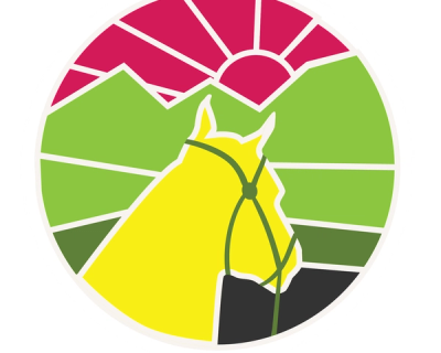 Sticker av hest i solnedgang