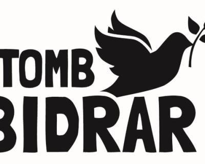 Logo, Tomb bidrar.