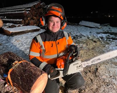 Jente som smiler, tevler