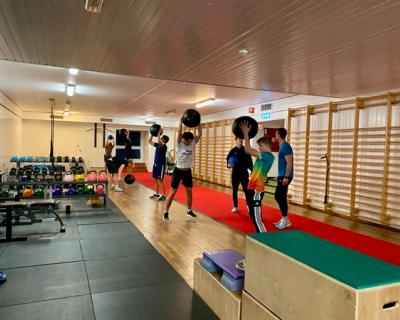 Treningsøkt på treningsrommet.