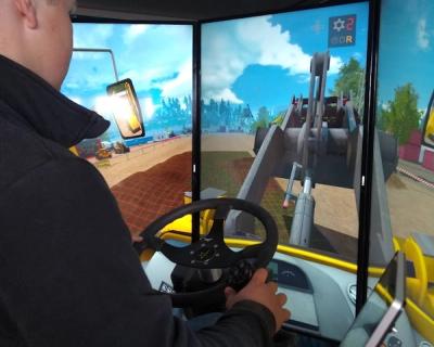 Ung gutt inne i en similator