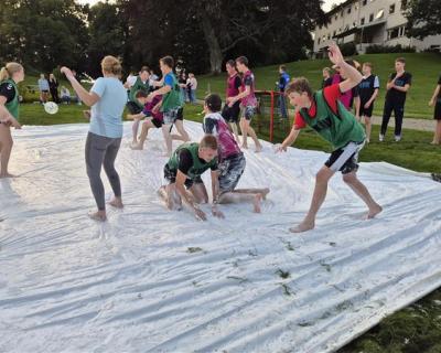 Såpefotball med KRIK i parken