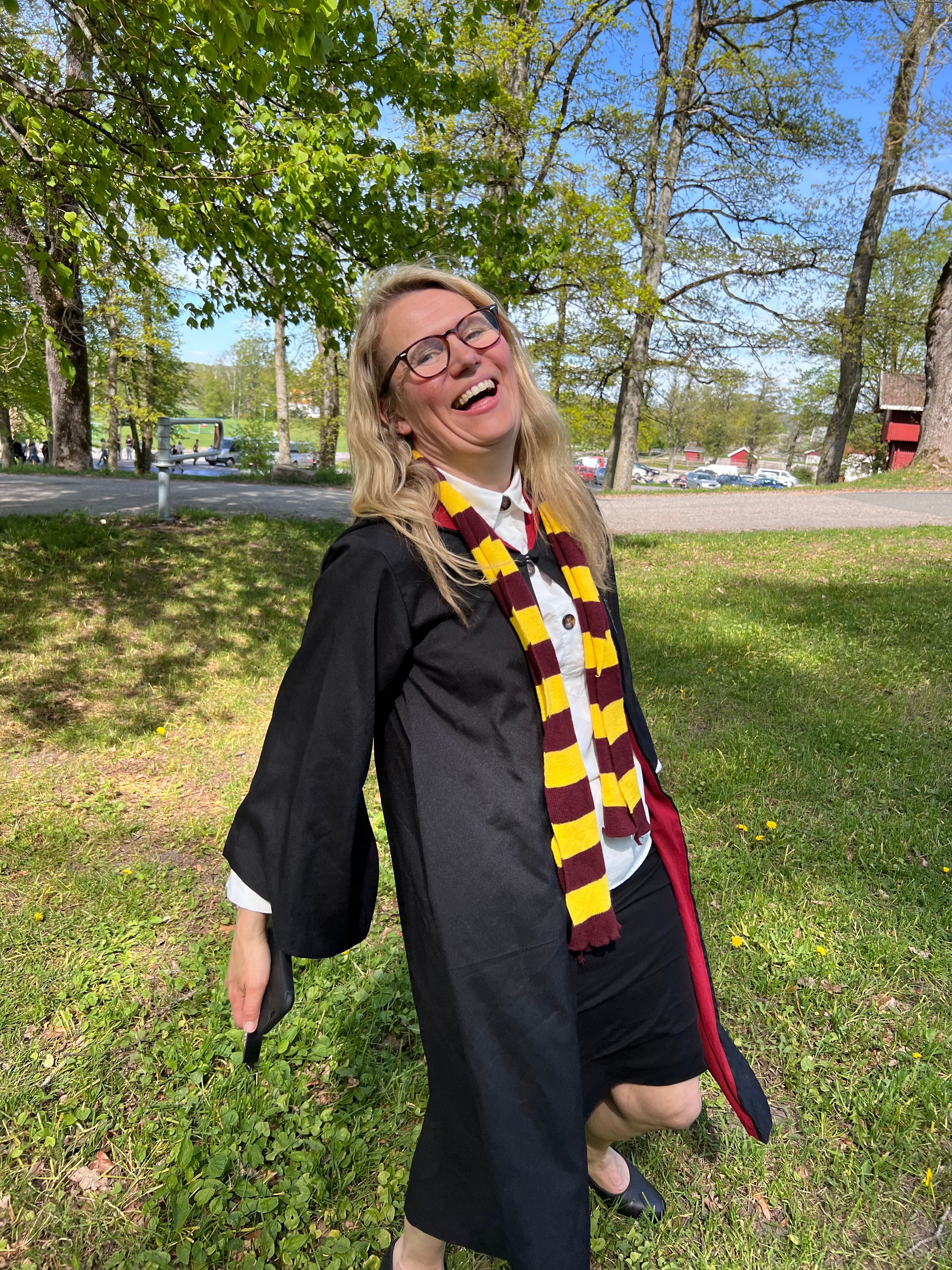 Anne Lill utkledd som Harry Potter. 