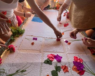 Lage papir med blomster