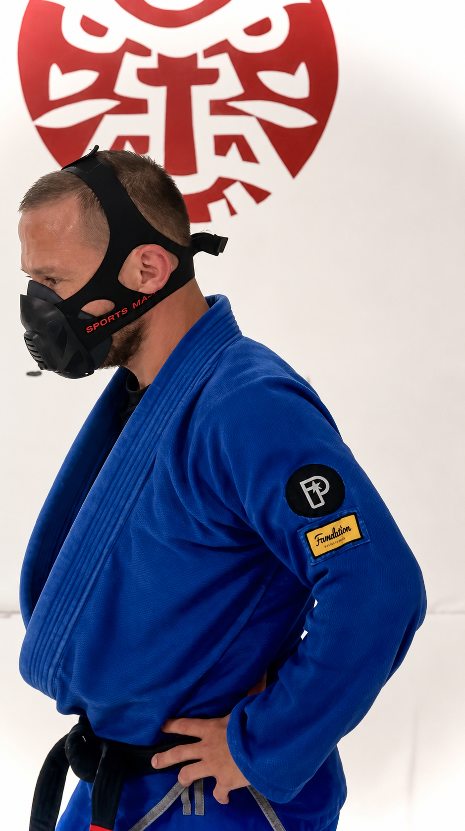 Allenamento della respirazione con maschera durante la pratica BJJ