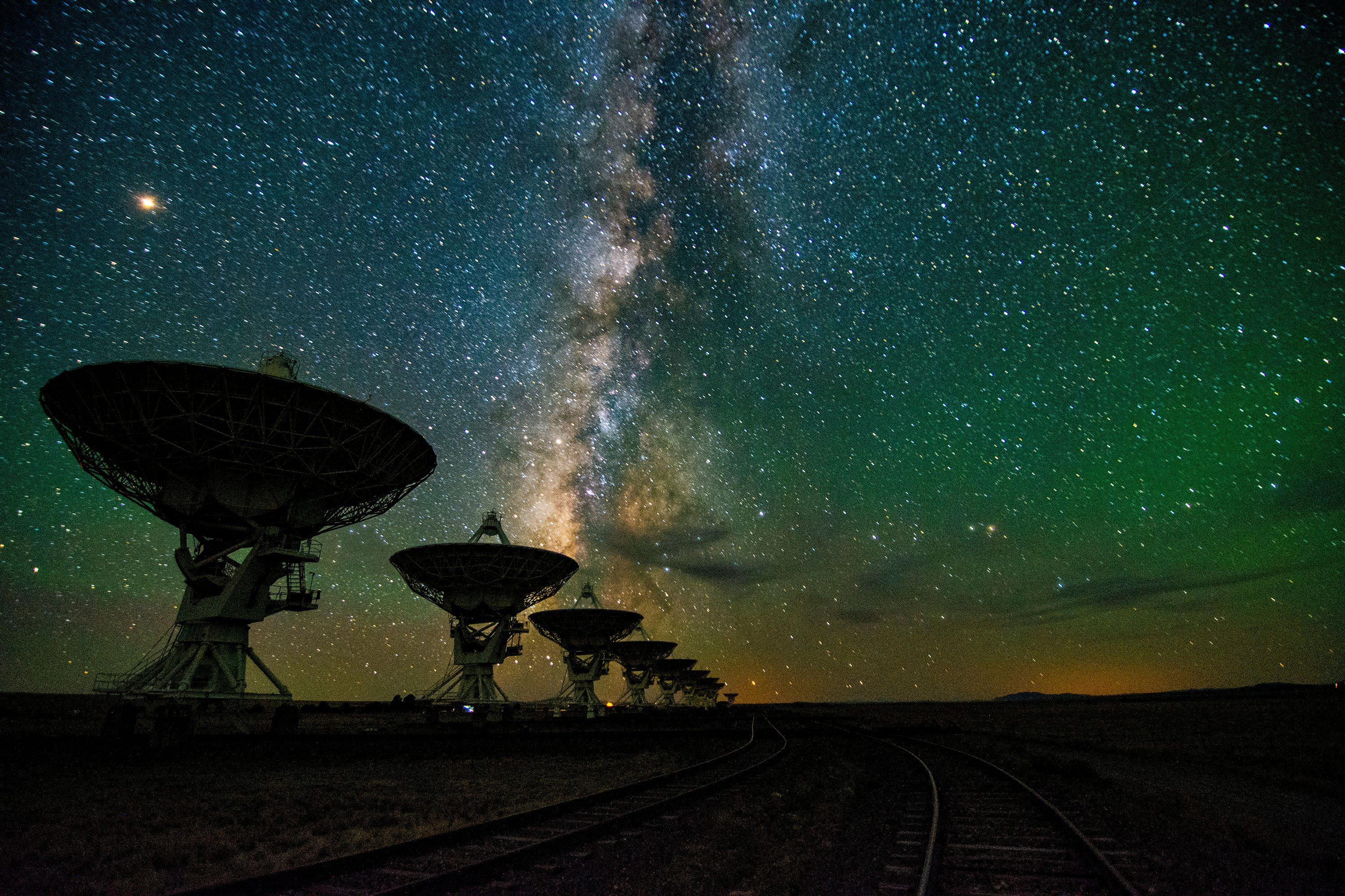 Milky Way over NRAO's Karl G. Jansky Very Large Array — NRAO/AUI/NSF, Jeff Hellerman