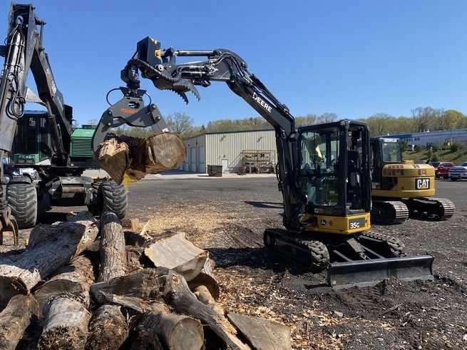 Grasp tool for material handling with loader