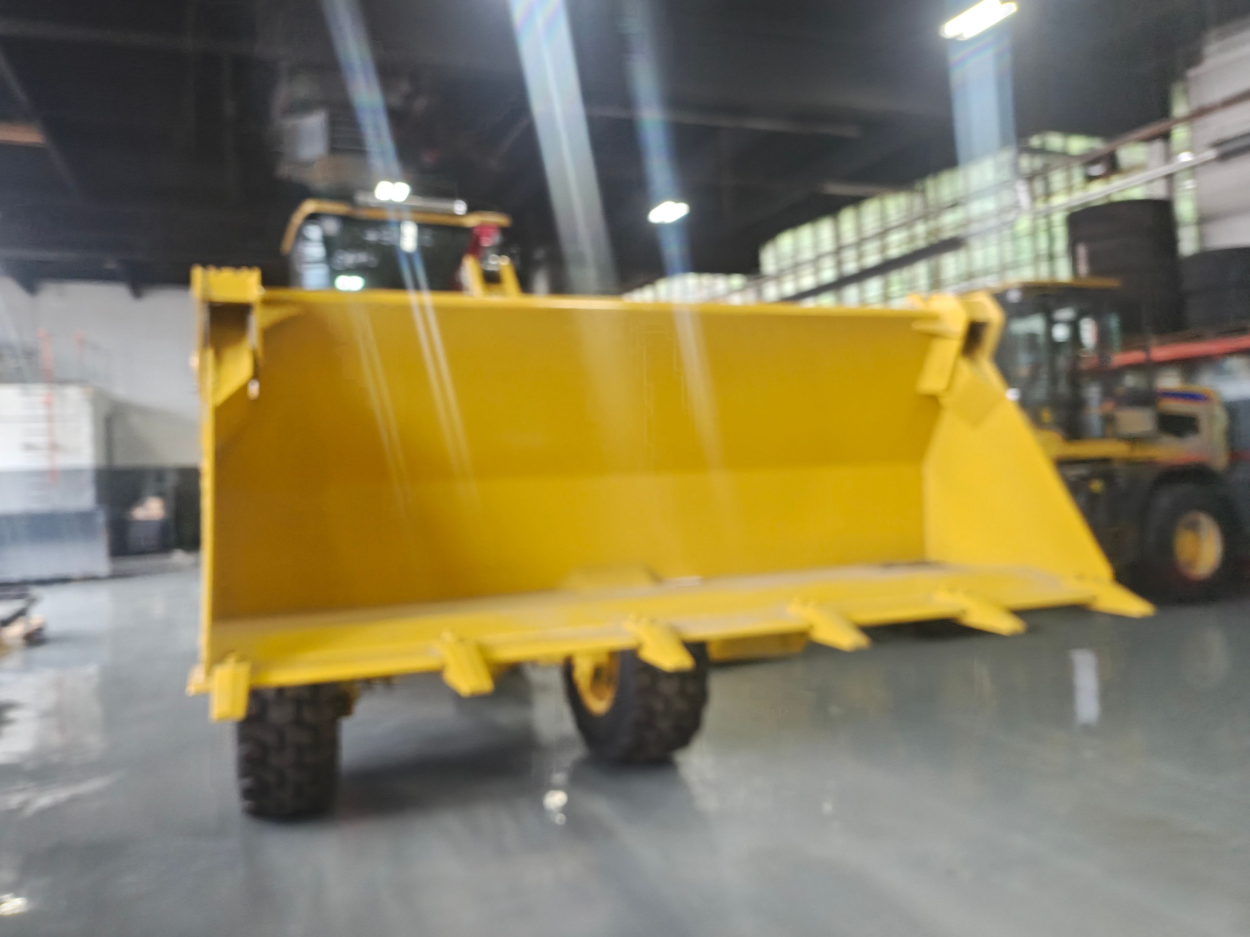930 4-in-1 Bucket - view 3