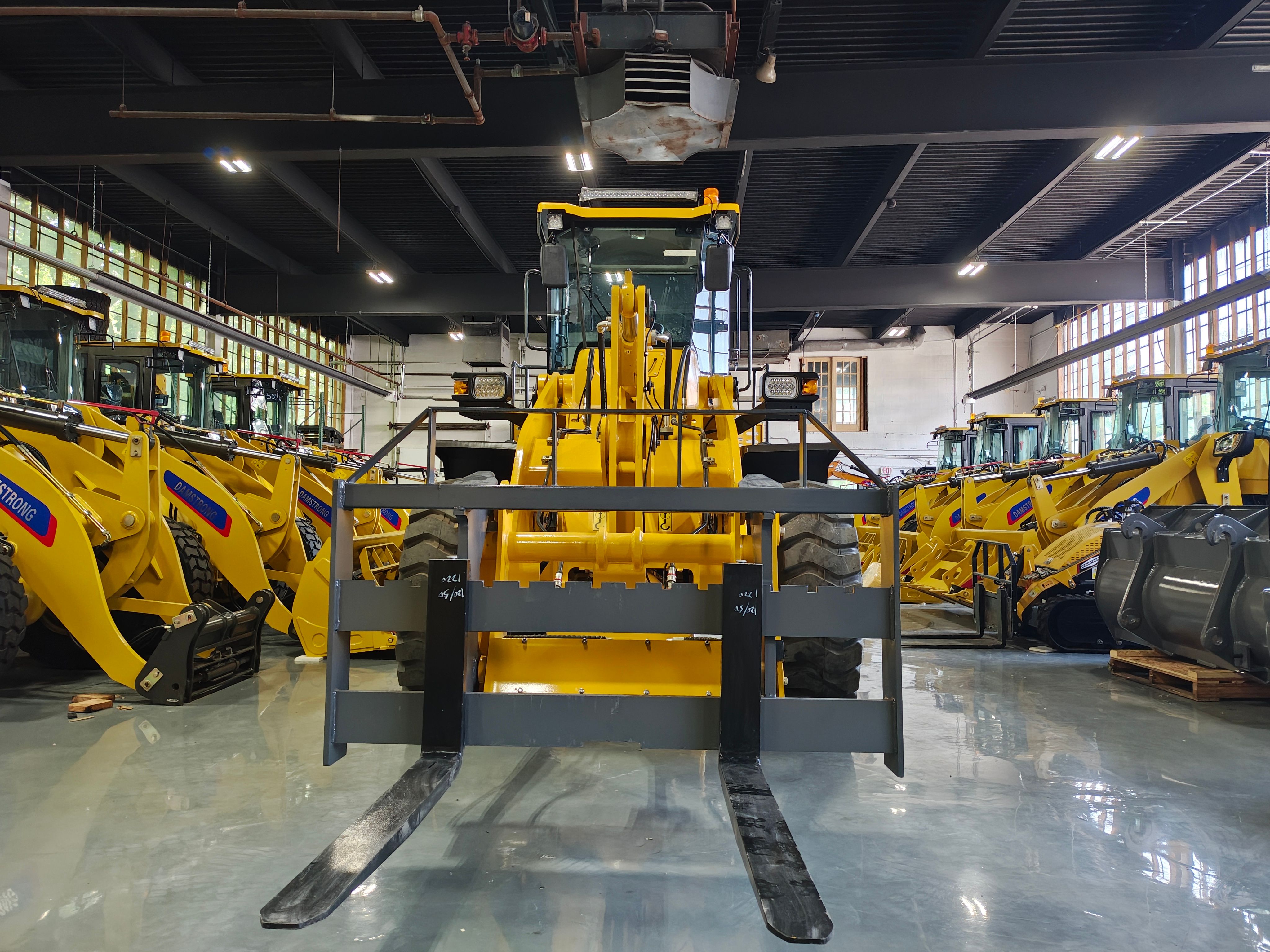 Pallett fork on front loader